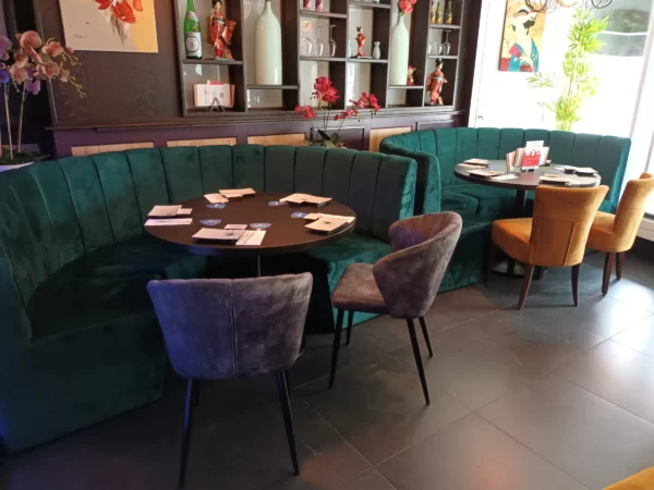 Ronde horeca banken in Sushi restaurant Eindhoven